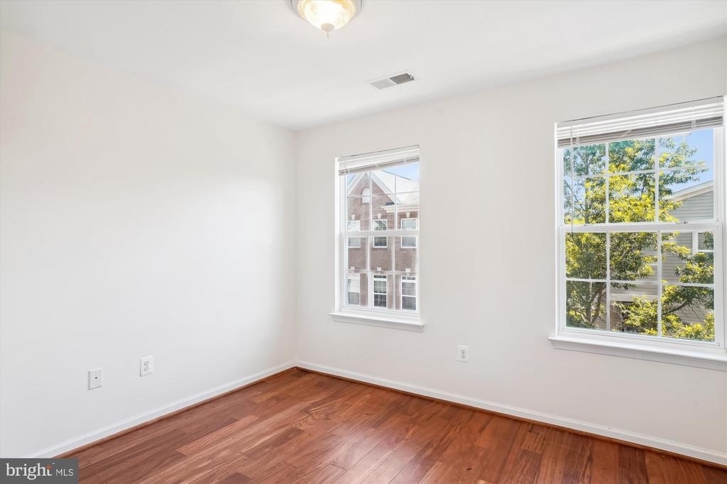 23204 Scholl Manor Way - Photo 14