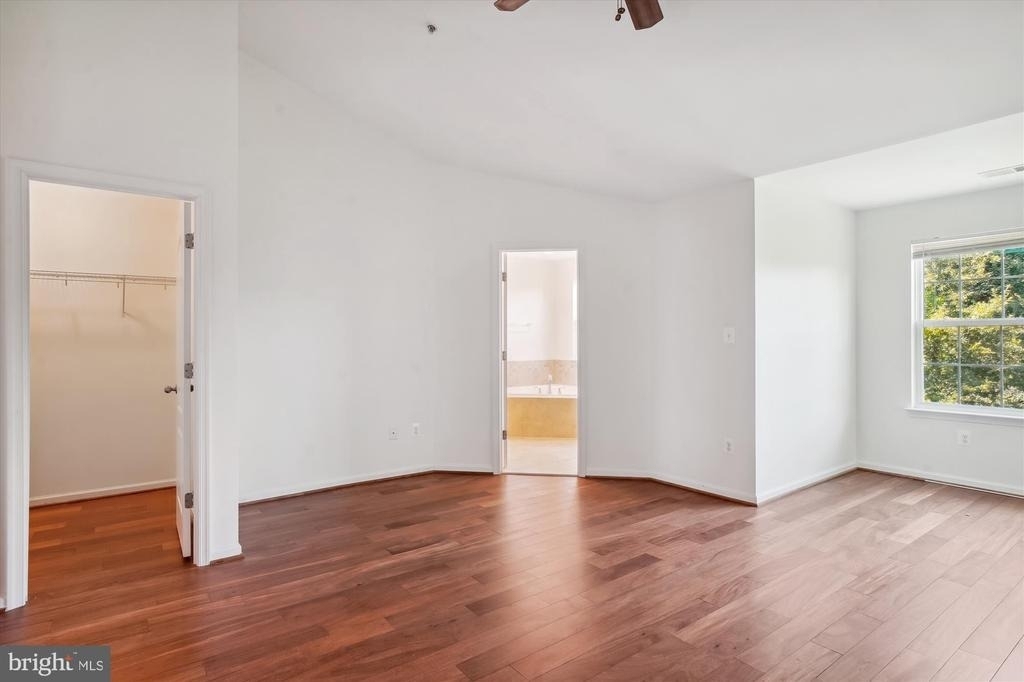 23204 Scholl Manor Way - Photo 10