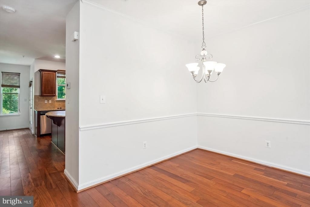 23204 Scholl Manor Way - Photo 7