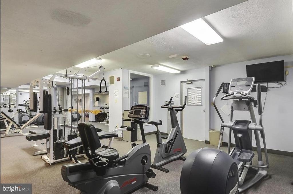 10201 Grosvenor - Photo 24