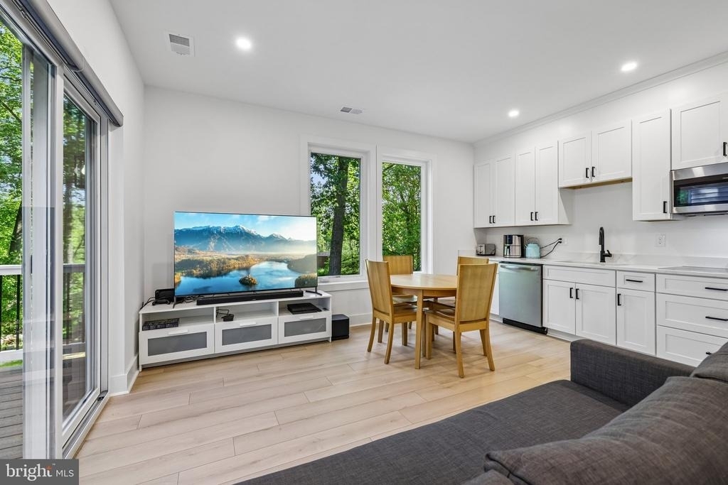 4315 Pinetree Road - Photo 4