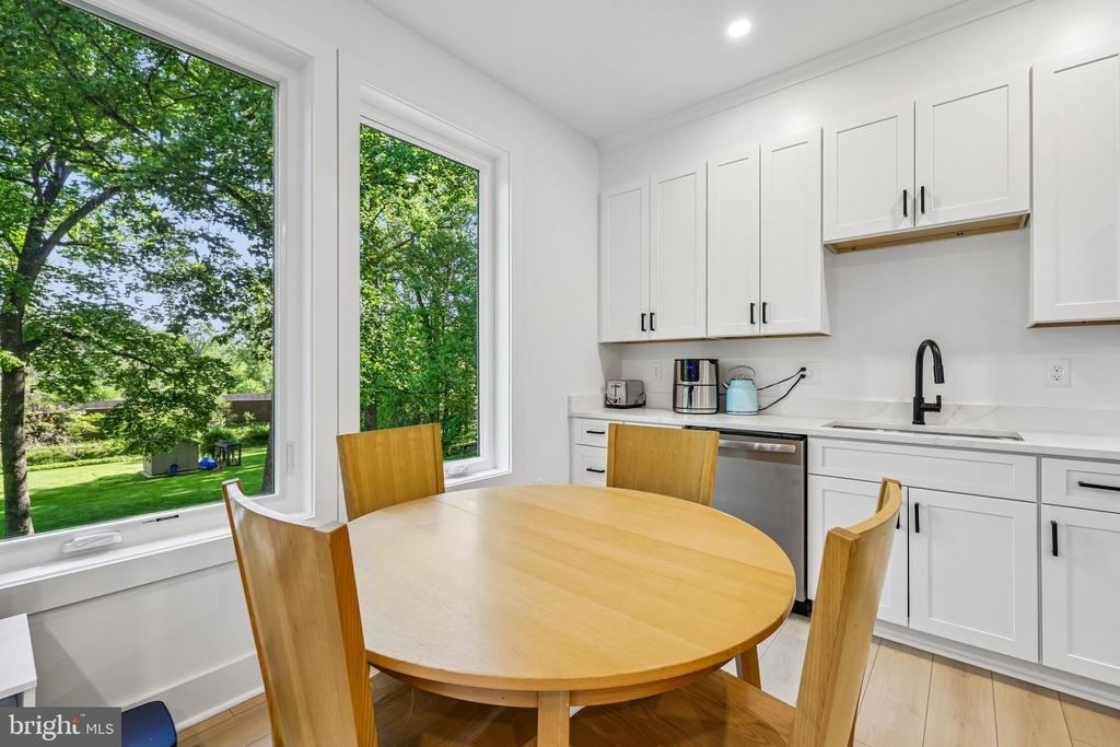 4315 Pinetree Road - Photo 6