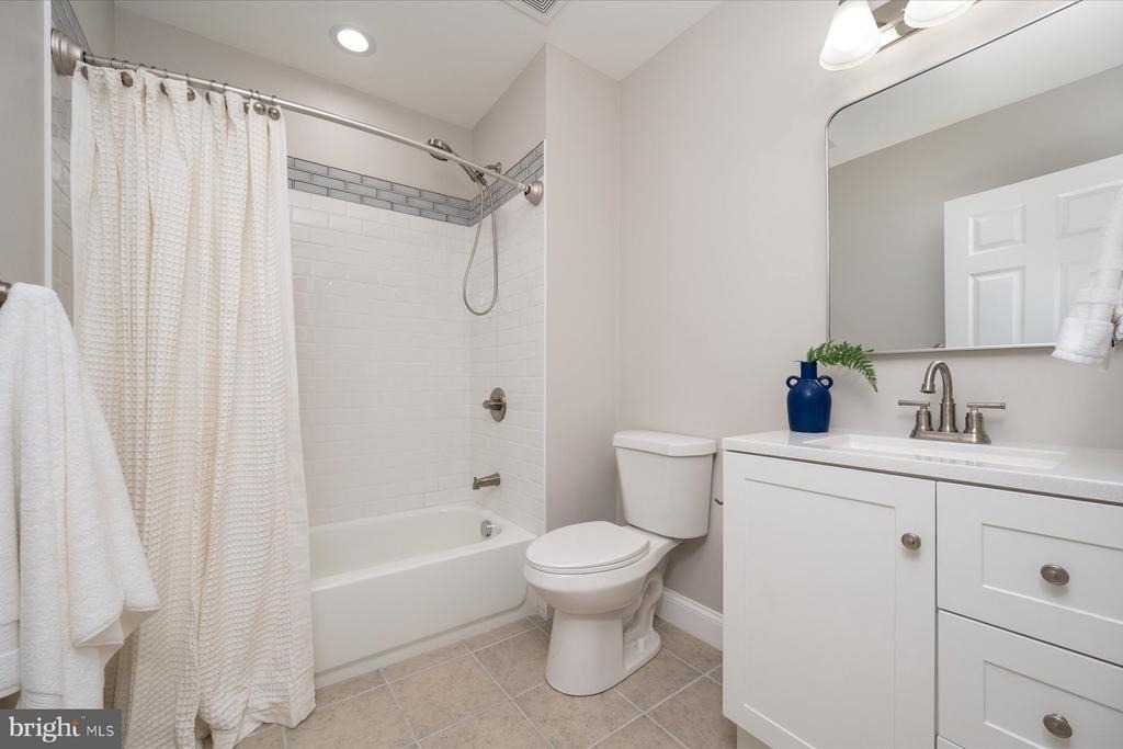 1400 Lower View Court - Photo 18