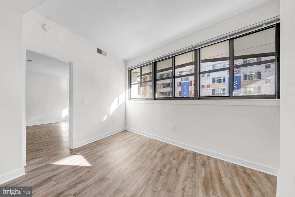 460 New York Nw - Photo 8