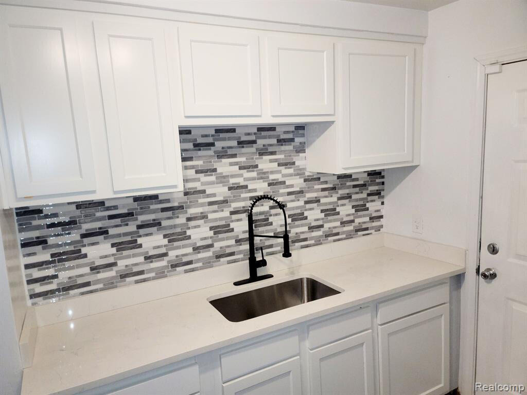 19925 Greenfield Road - Photo 5
