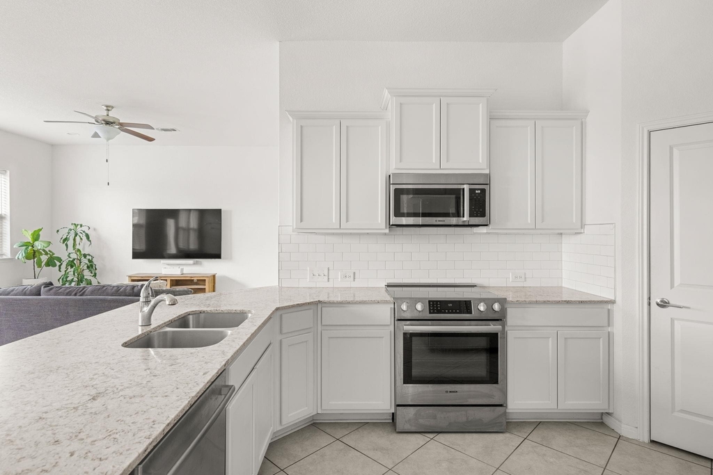 9909 Dalliance Ln - Photo 11