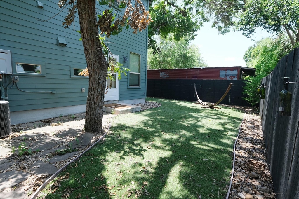 604 Allen St - Photo 6
