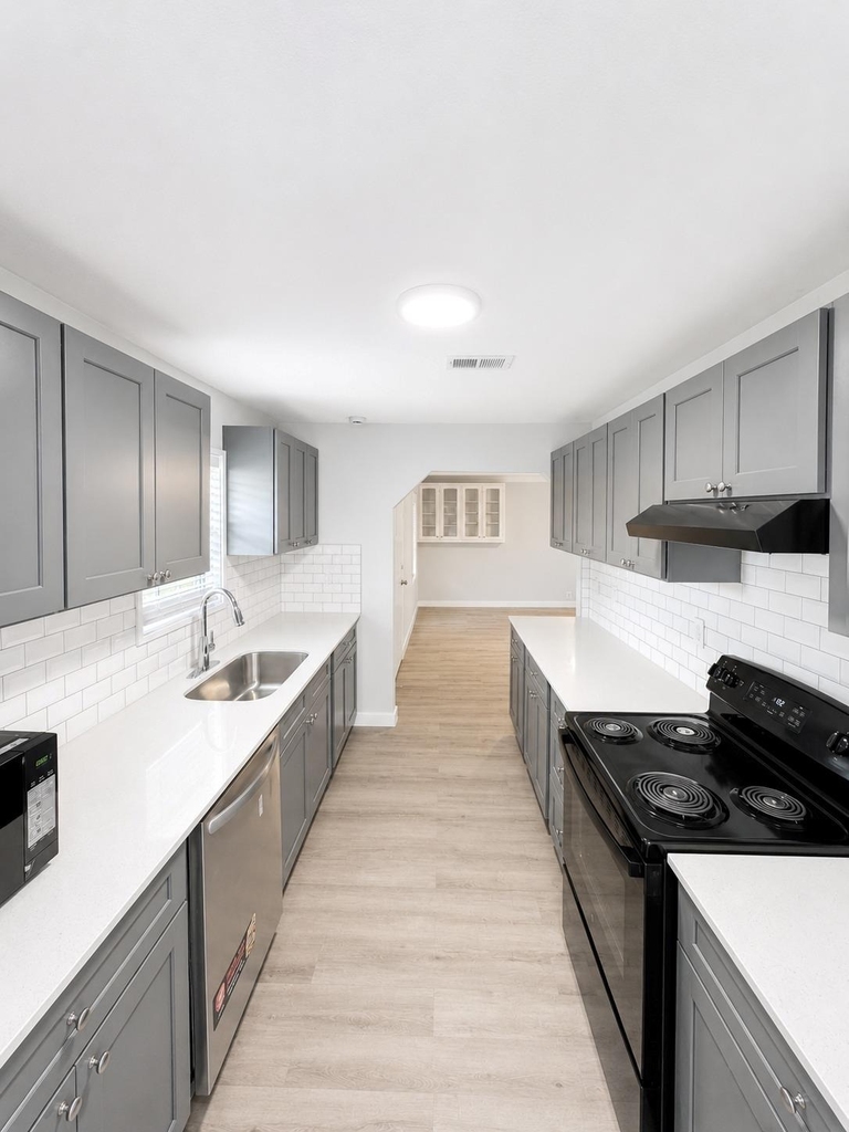 1906 E Avenue G - Photo 4