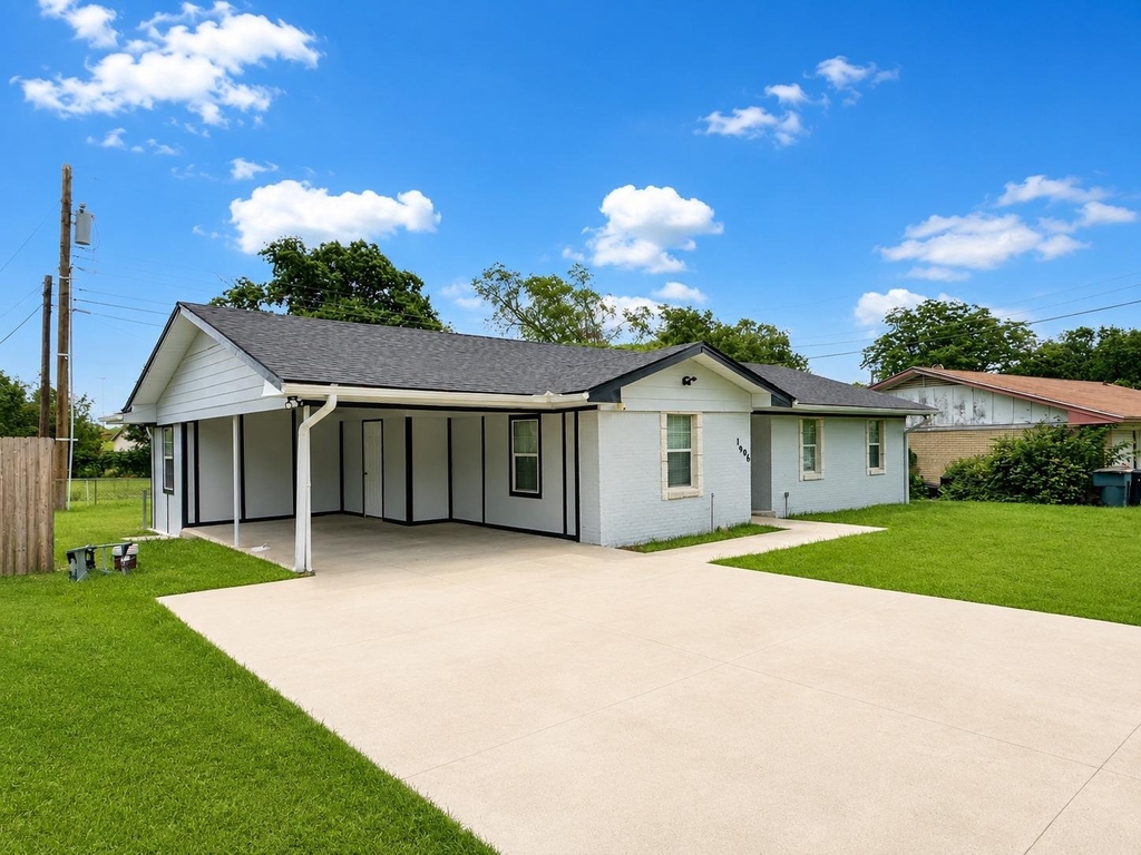 1906 E Avenue G - Photo 2