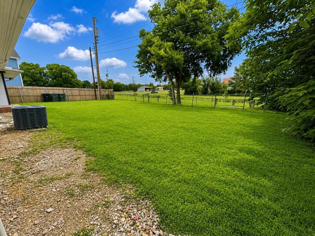 1906 E Avenue G - Photo 10