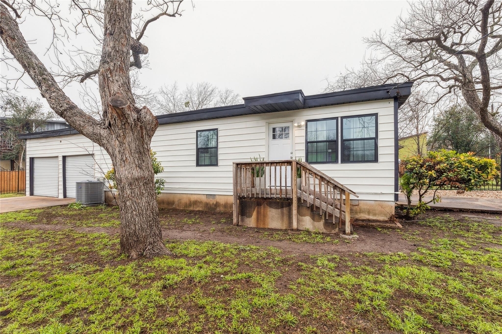 2105 E 17th St - Photo 4