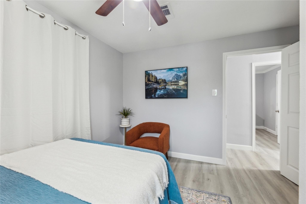 2105 E 17th St - Photo 12