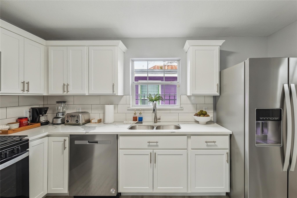 2105 E 17th St - Photo 14