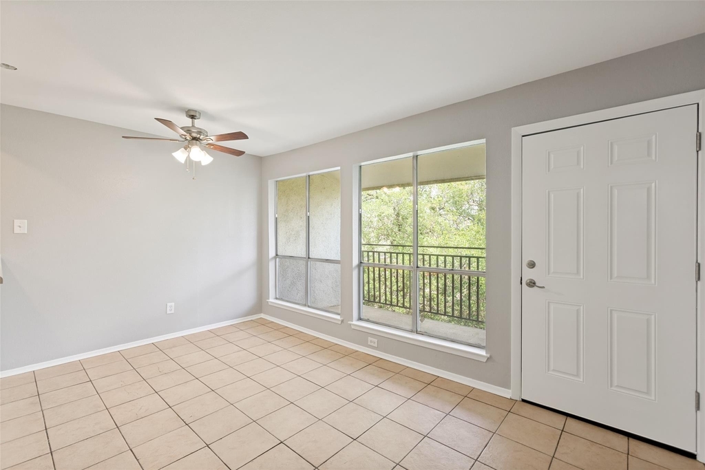 6910 Hart Ln - Photo 3