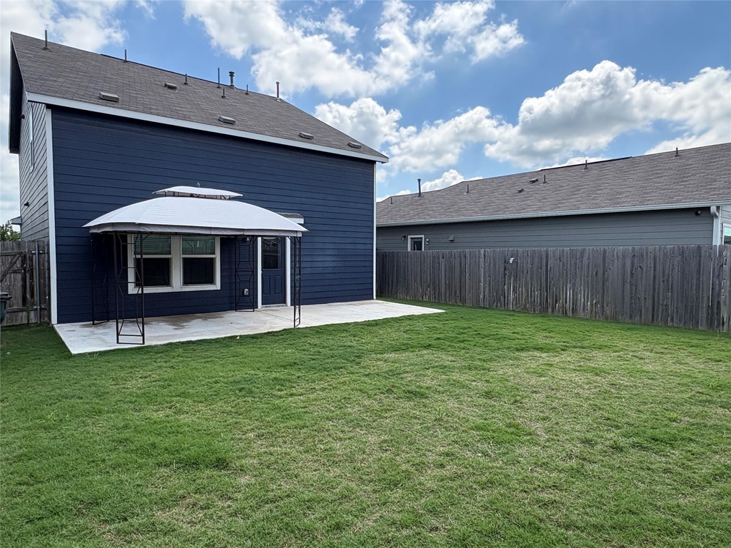 566 Gabbro Gdns - Photo 3
