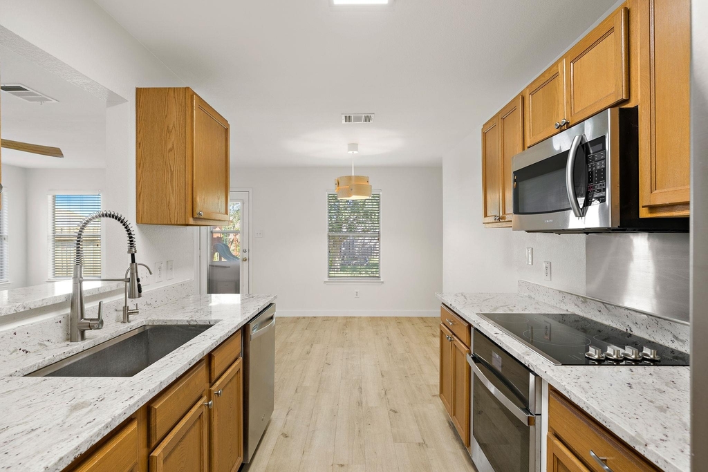 218 Altamont St - Photo 2