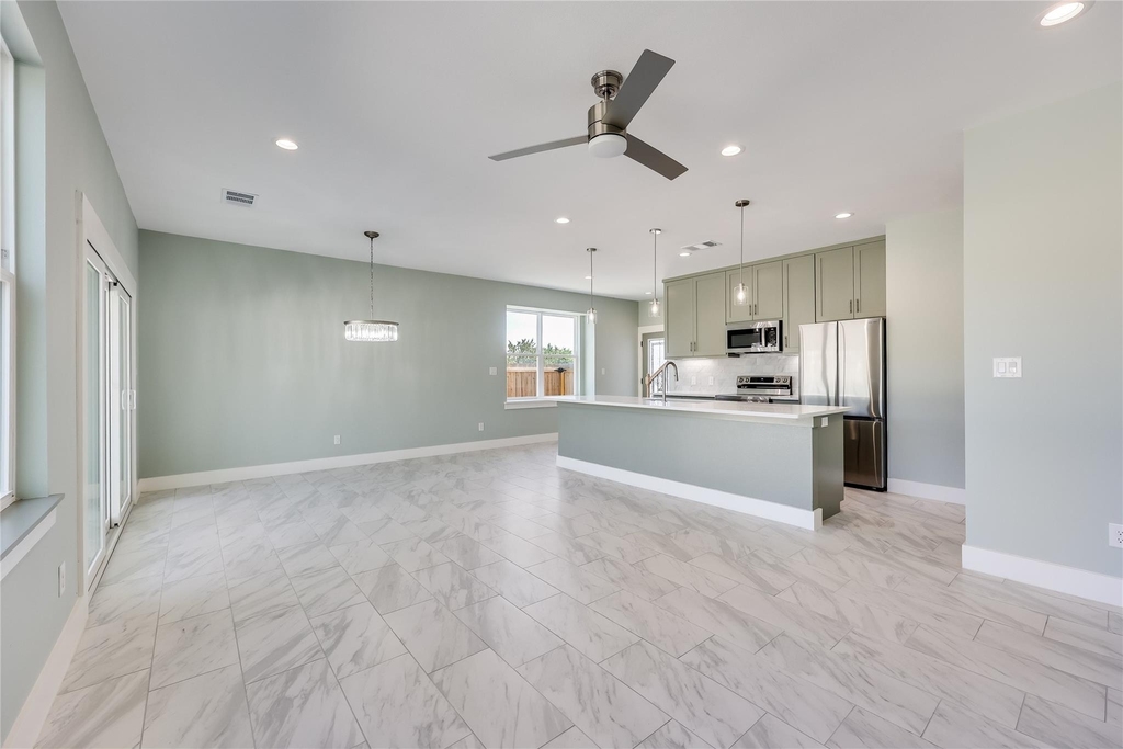 20502 Bonanza St - Photo 2