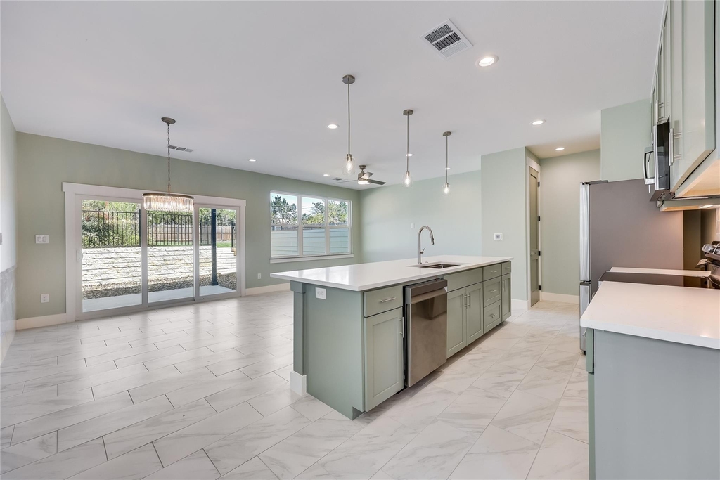 20502 Bonanza St - Photo 3