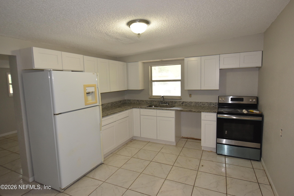 2953 W 9th Street - Photo 0