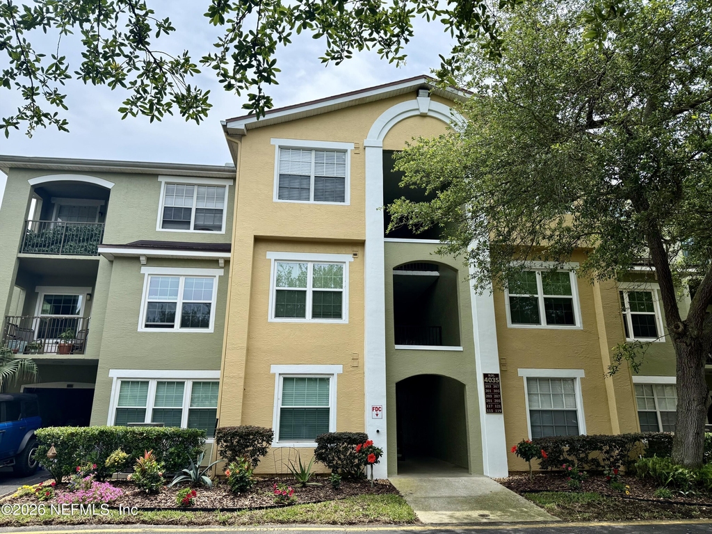 4035 Grande Vista Boulevard - Photo 1