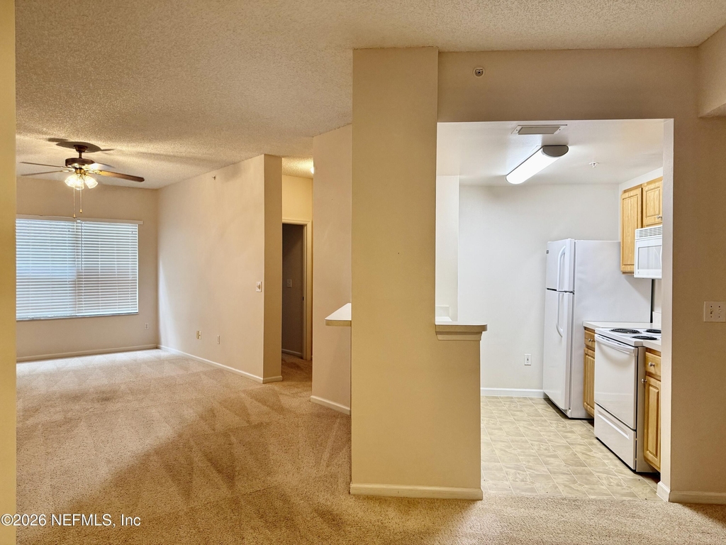 4035 Grande Vista Boulevard - Photo 3