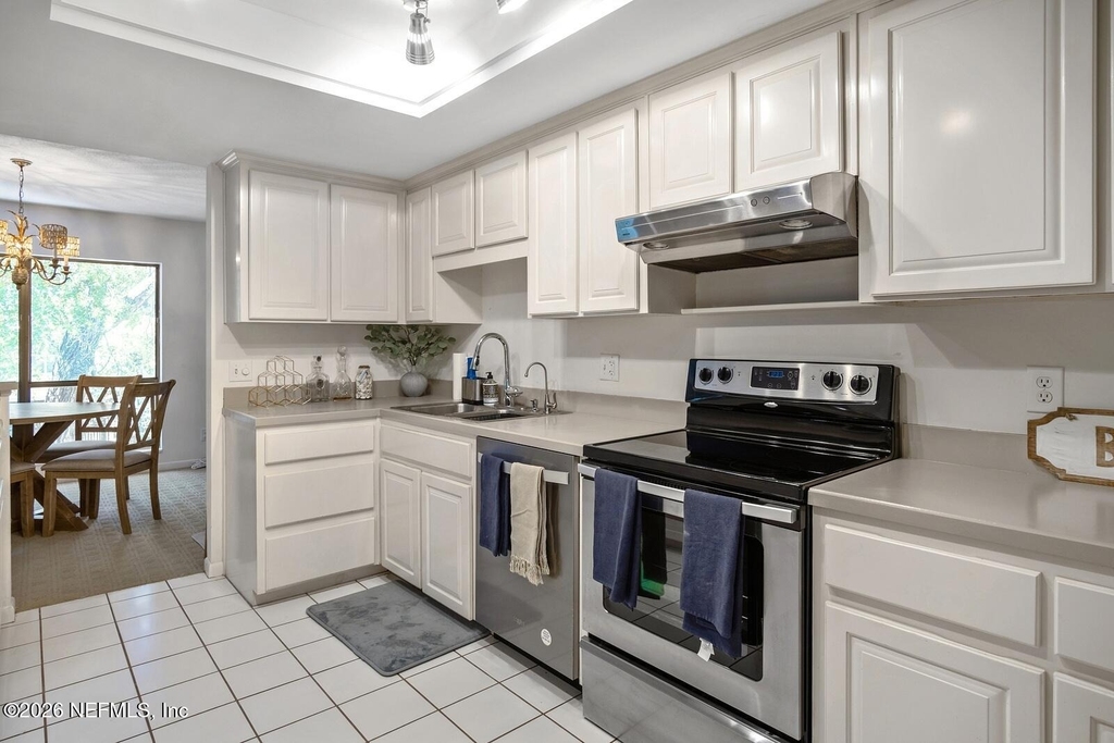 8012 Hollyridge Road - Photo 3