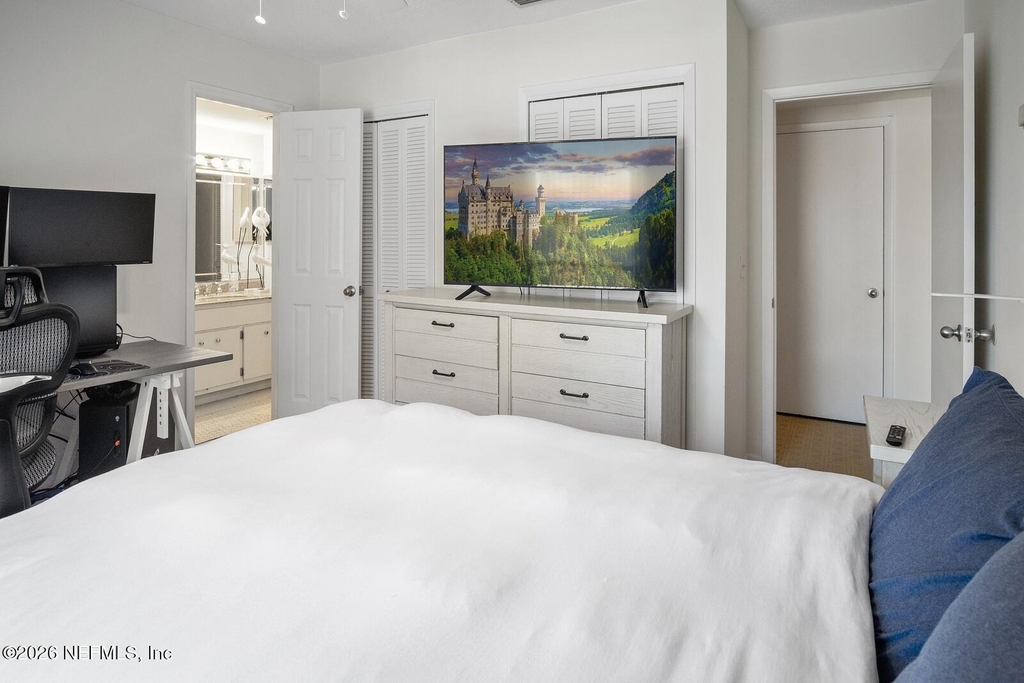 8012 Hollyridge Road - Photo 16
