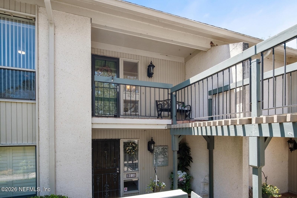 8012 Hollyridge Road - Photo 0