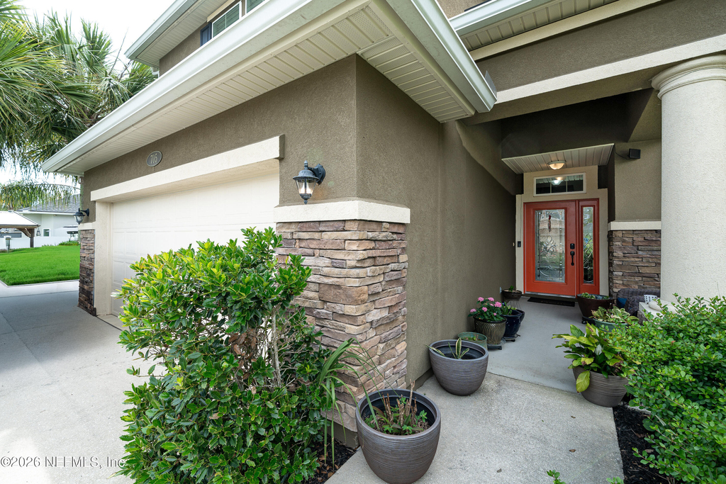 705 W Kings College Drive - Photo 2