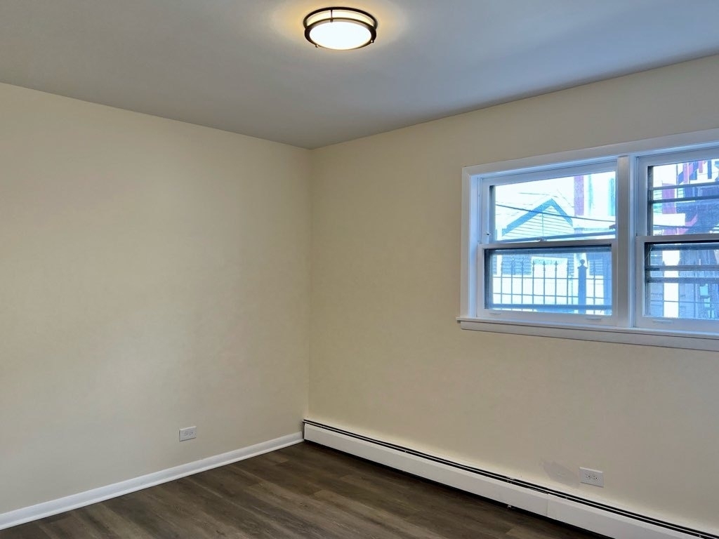 5849 S Francisco Avenue - Photo 2