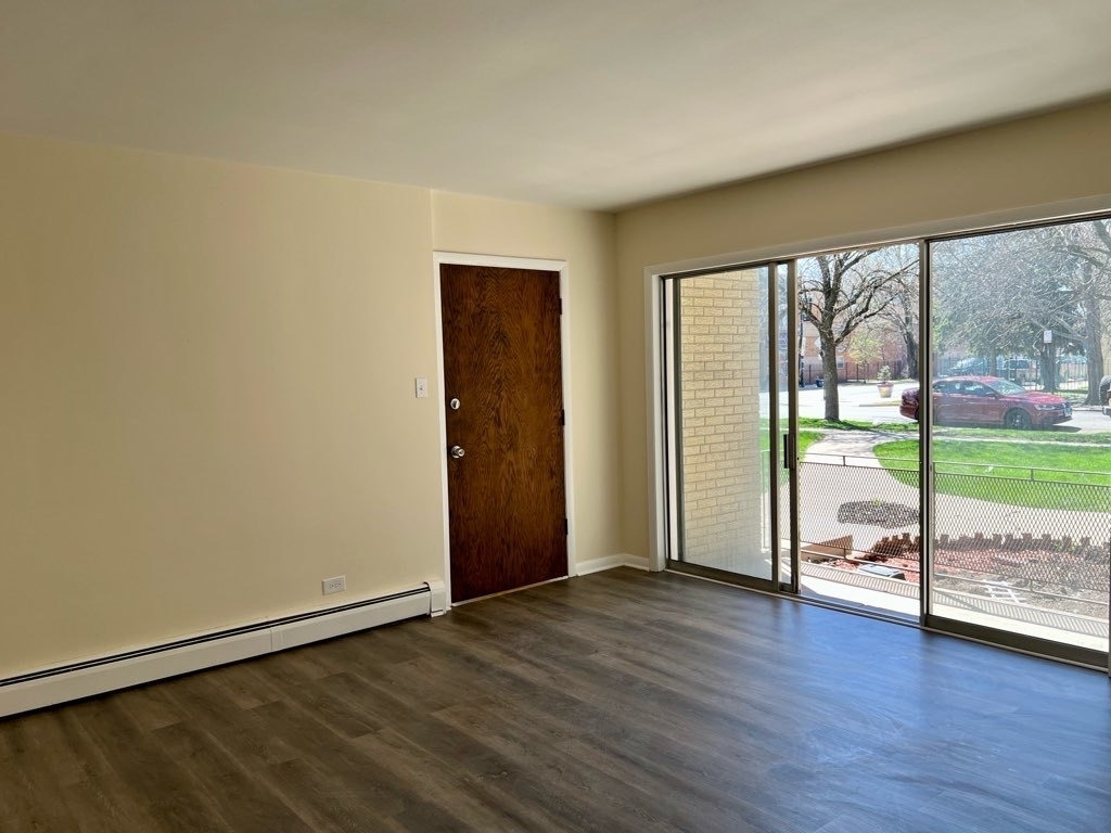 5849 S Francisco Avenue - Photo 1