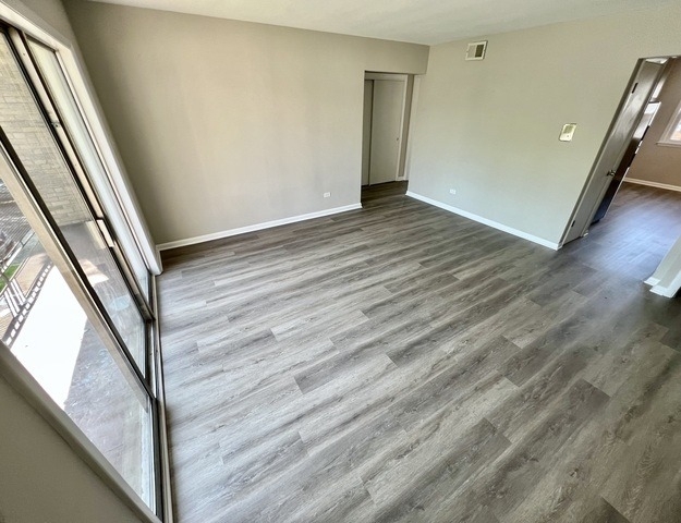 5849 S Francisco Avenue - Photo 3