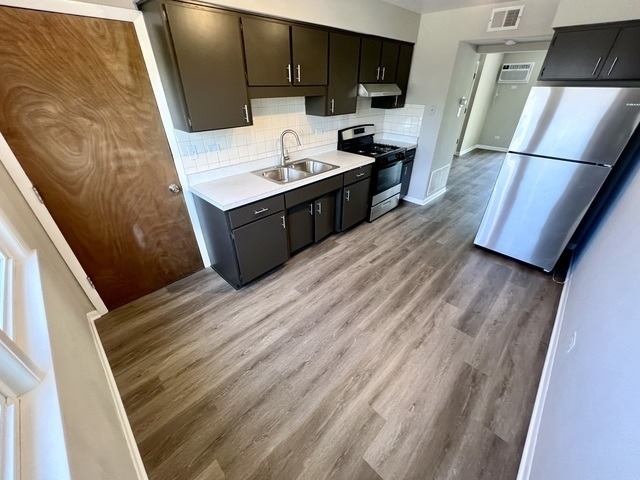 5849 S Francisco Avenue - Photo 2