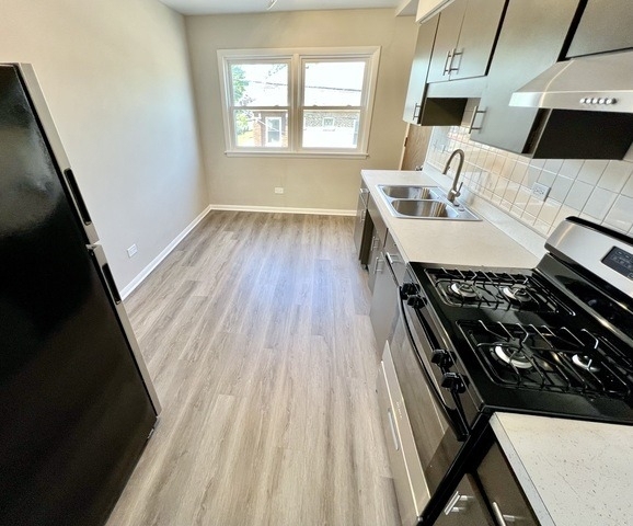 5849 S Francisco Avenue - Photo 1