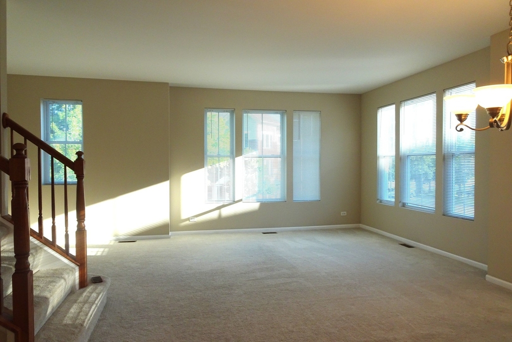 219 W Hyde Street - Photo 2