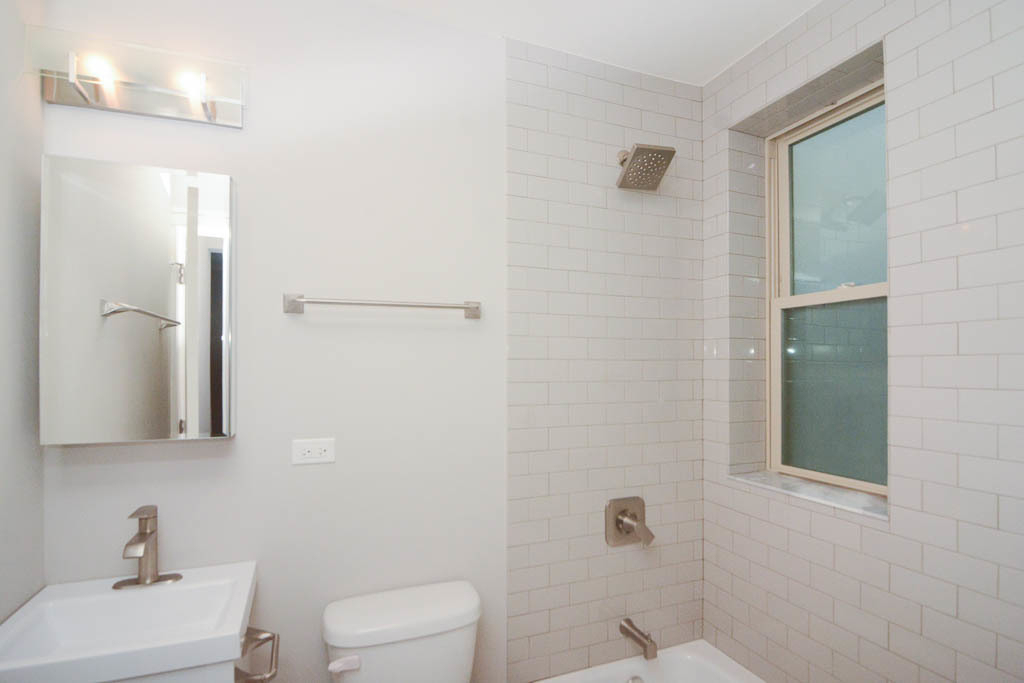 640 W Wrightwood Avenue - Photo 11