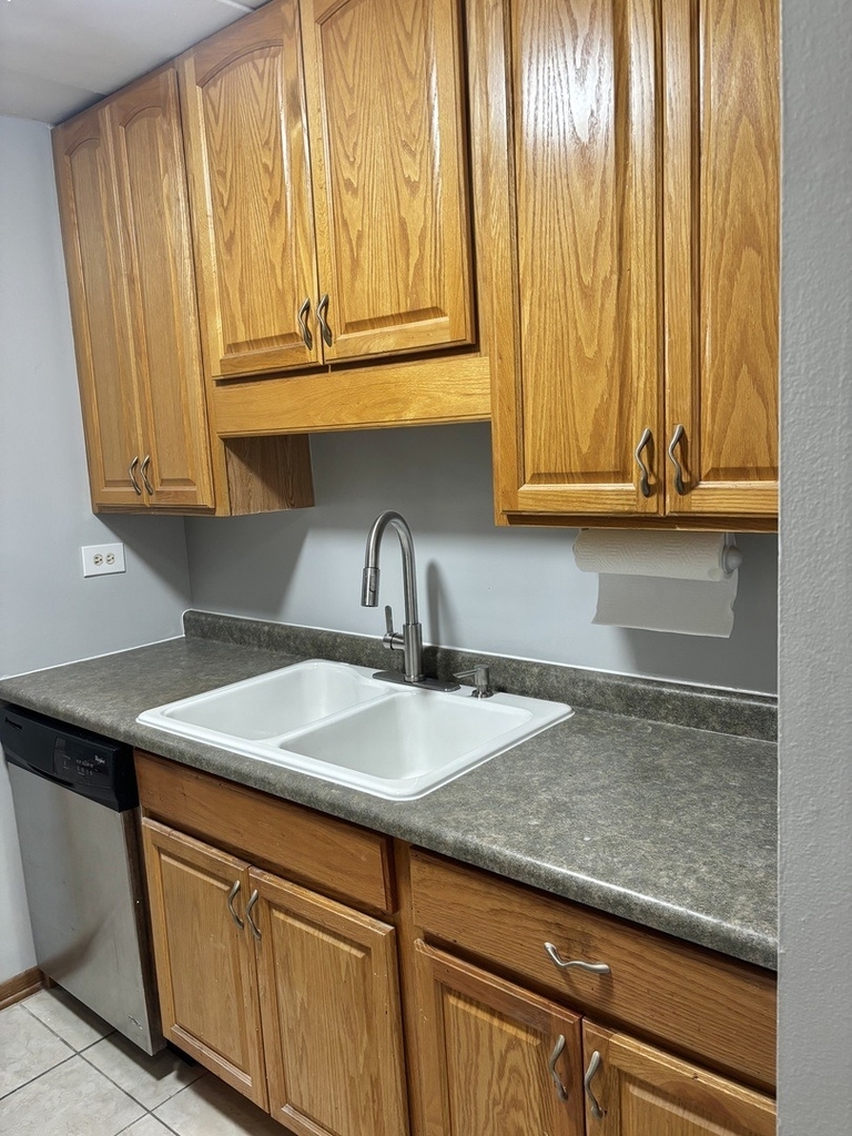 18 E Old Willow Road - Photo 4