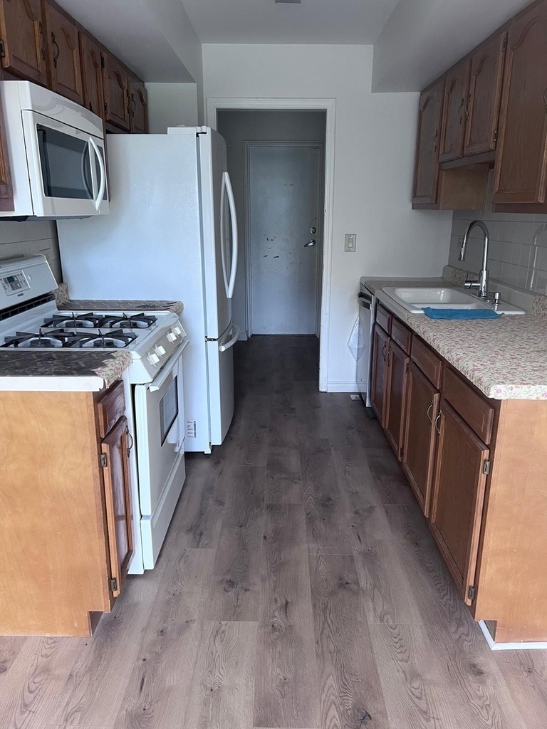 305 Northwestern Court - Photo 7