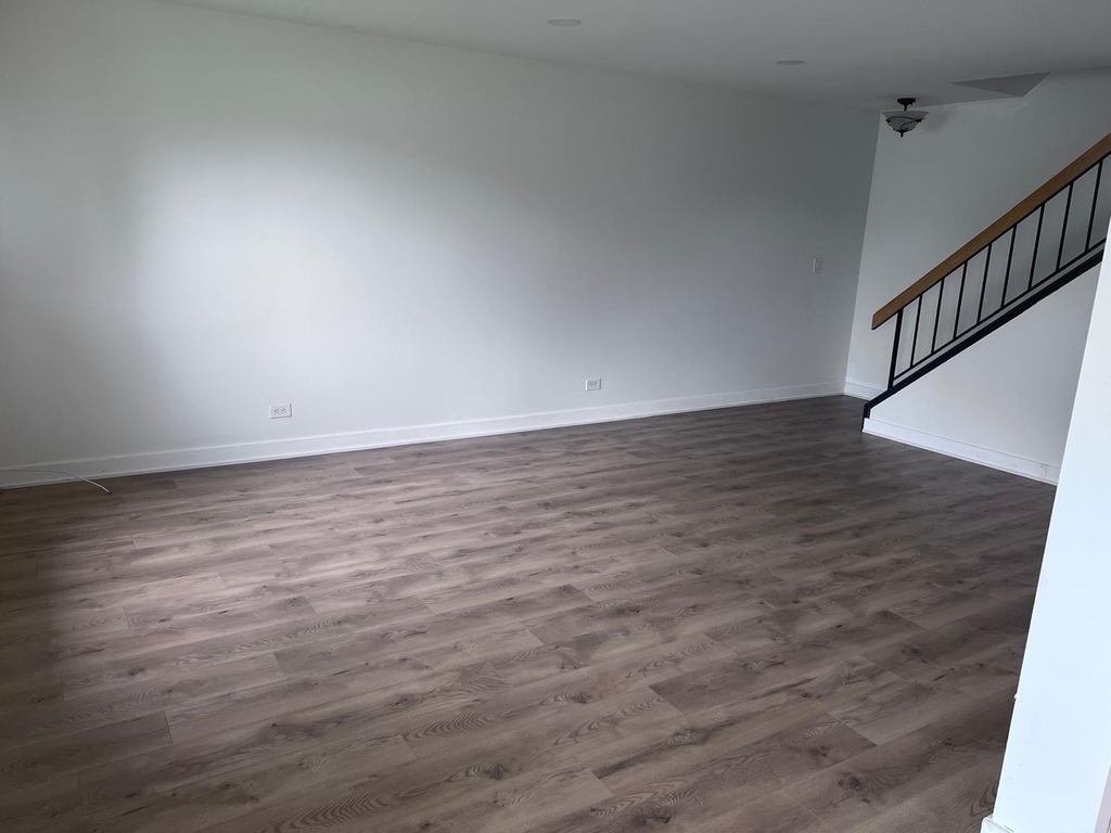 305 Northwestern Court - Photo 10
