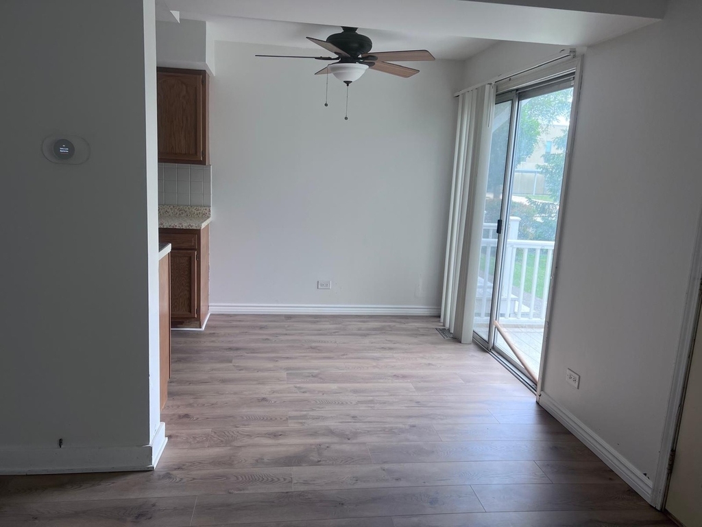 305 Northwestern Court - Photo 5