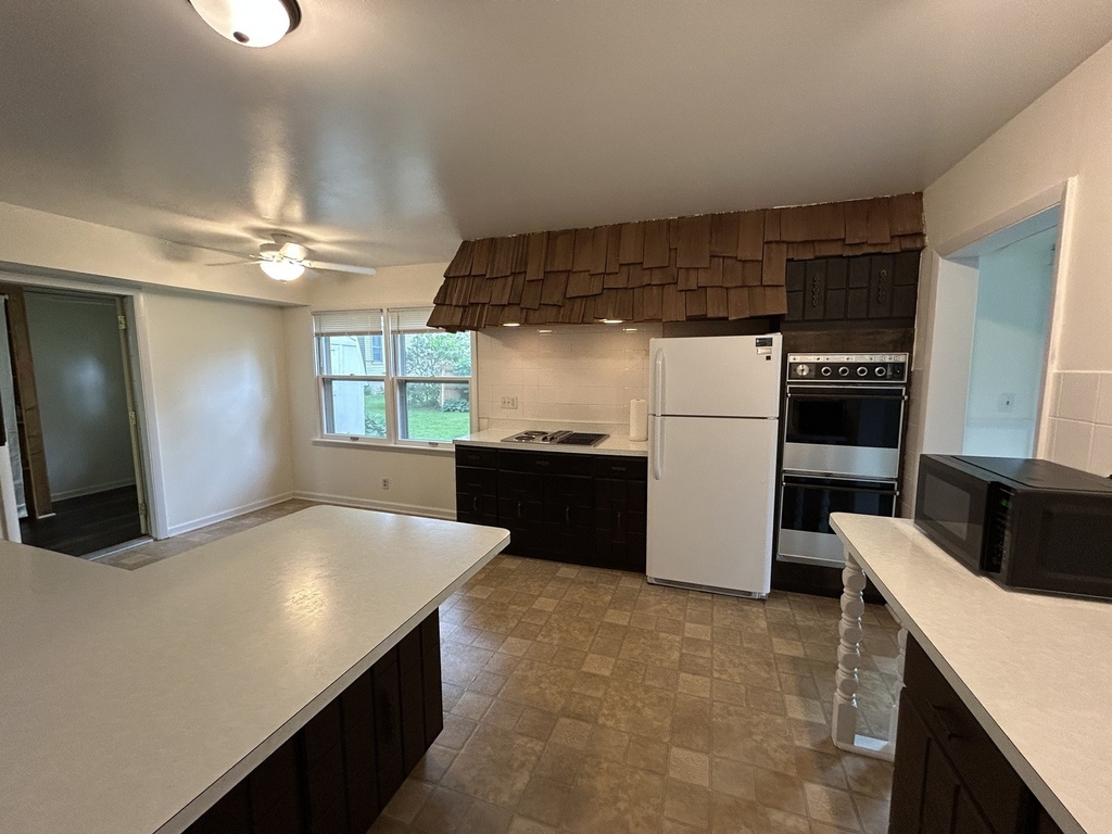 637 W Main Street - Photo 3