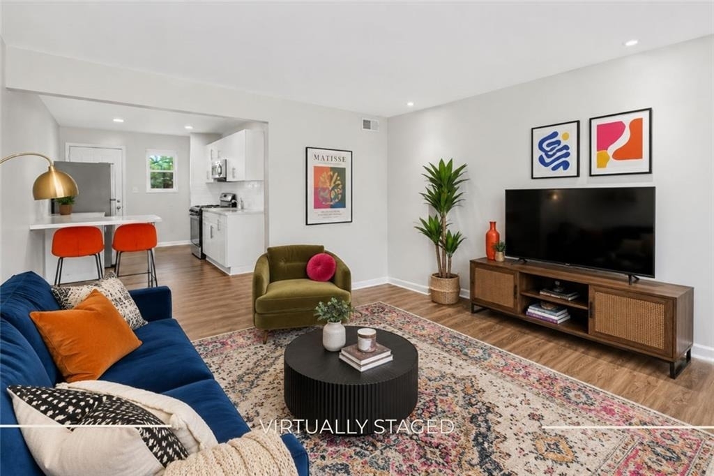3193 E Point Street - Photo 2