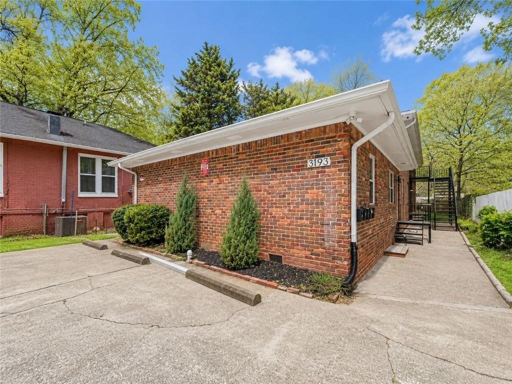 3193 E Point Street - Photo 0
