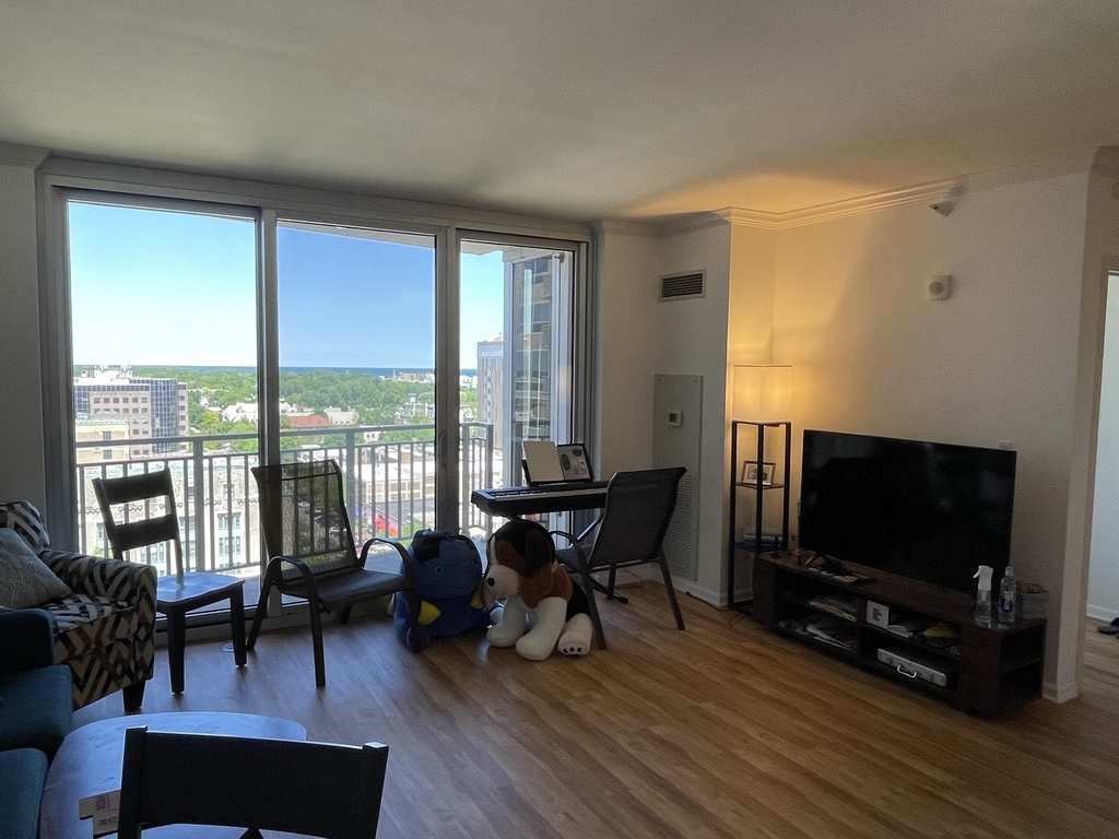 807 Davis Street - Photo 4