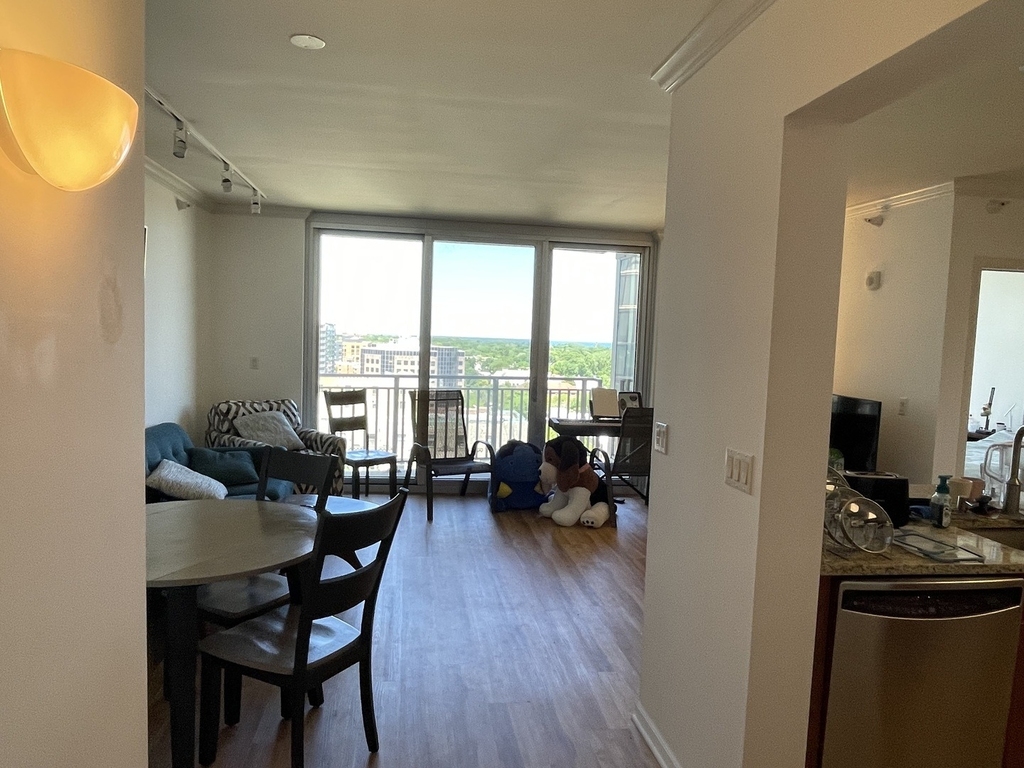 807 Davis Street - Photo 3