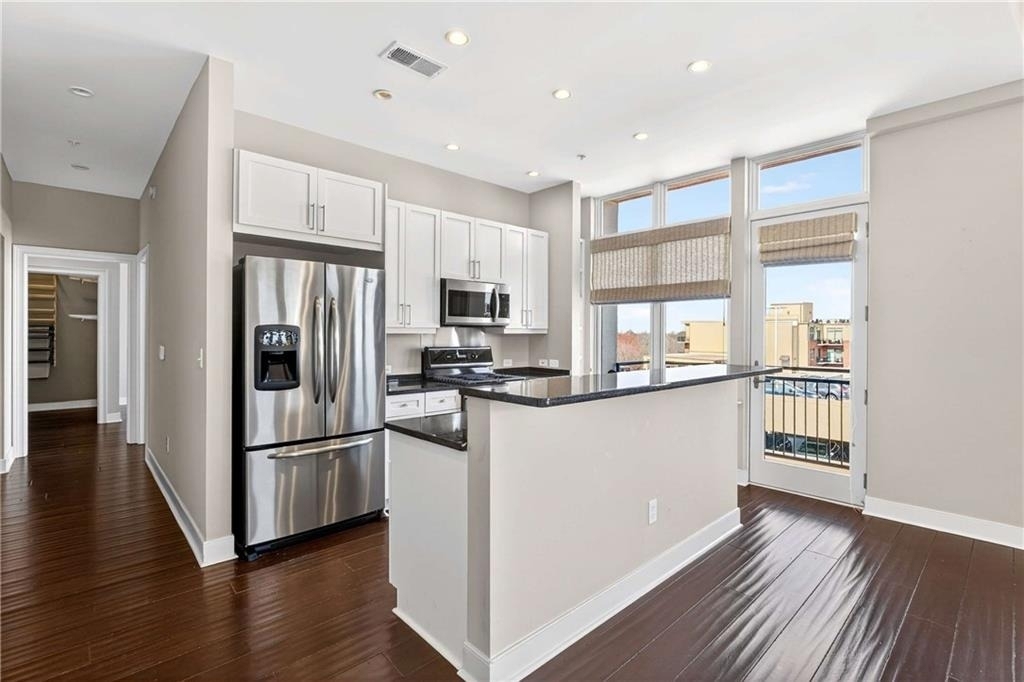 201 W Ponce De Leon Avenue - Photo 3