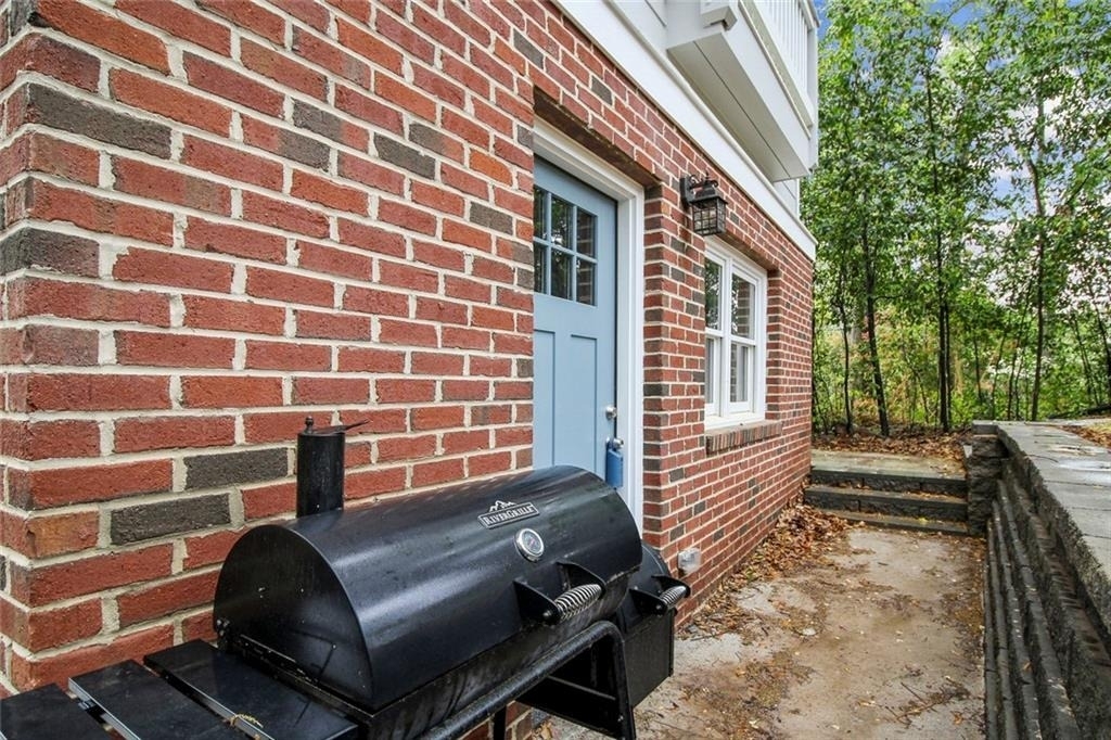 940 St Charles Avenue Ne - Photo 12