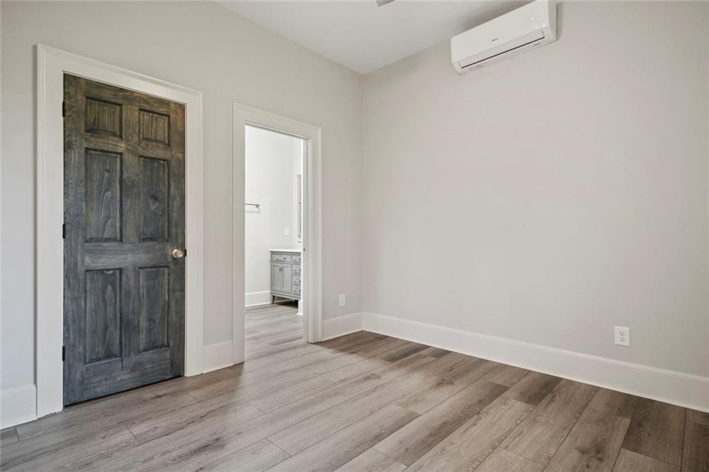 940 St Charles Avenue Ne - Photo 8