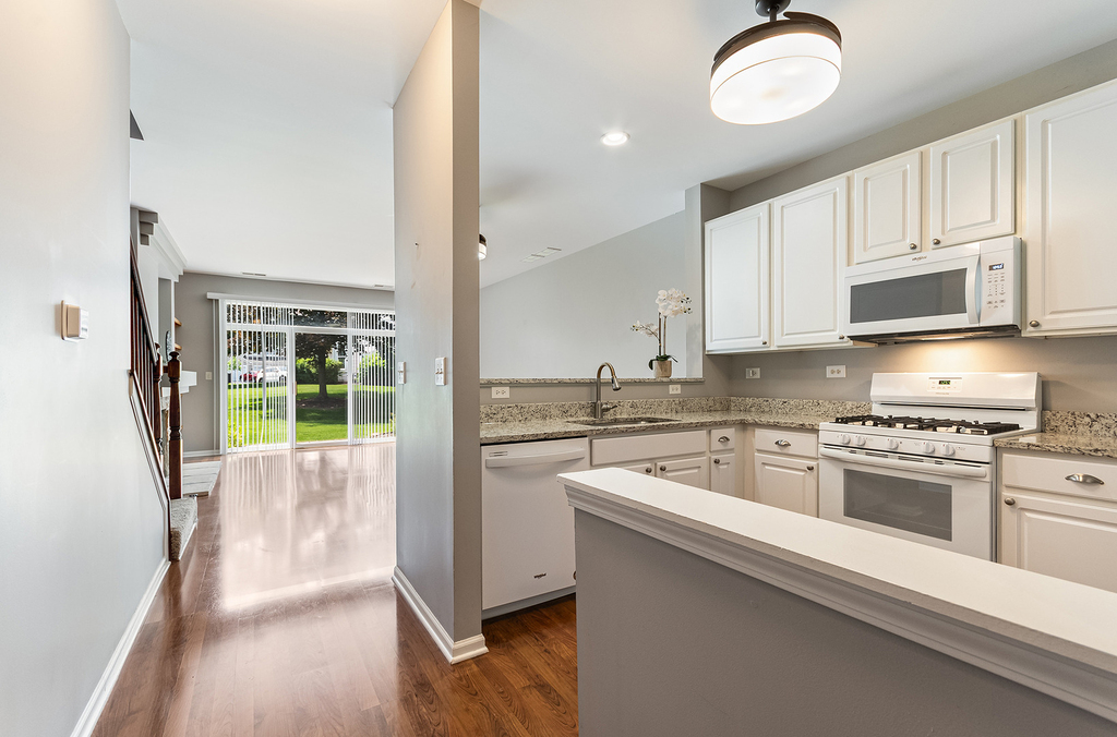 913 Genesee Drive - Photo 5