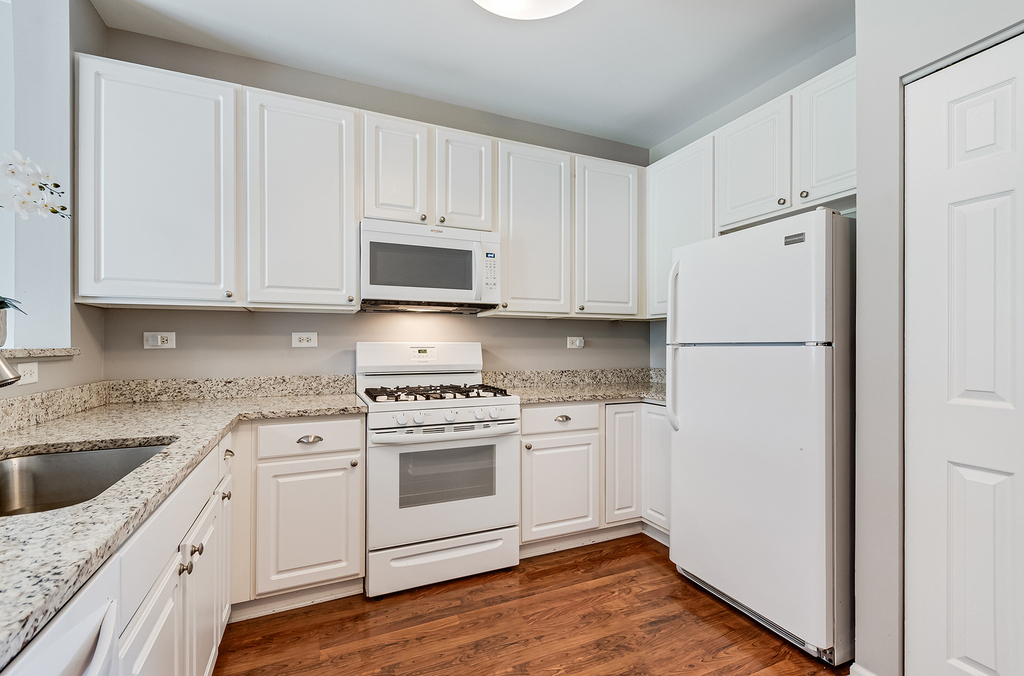 913 Genesee Drive - Photo 7